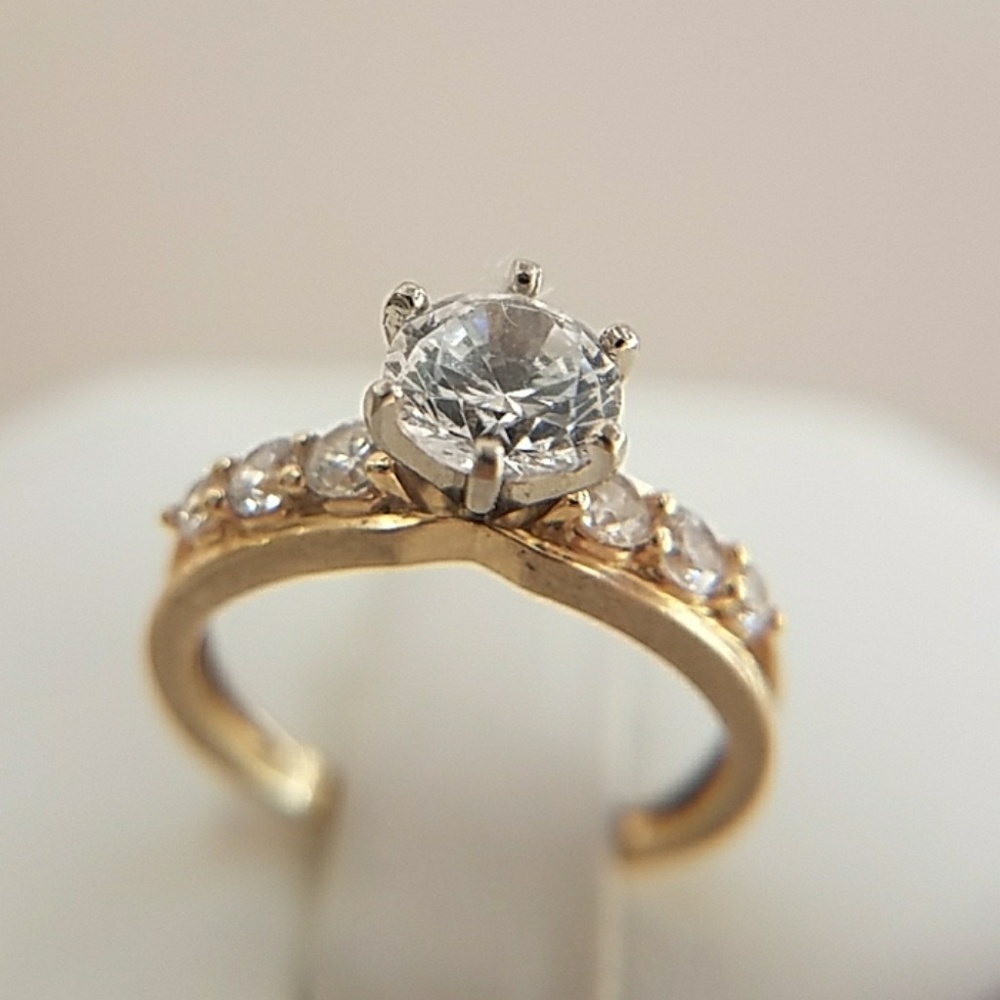 14K Solid Yellow Gold Engagement Ring - Picture 4 of 9